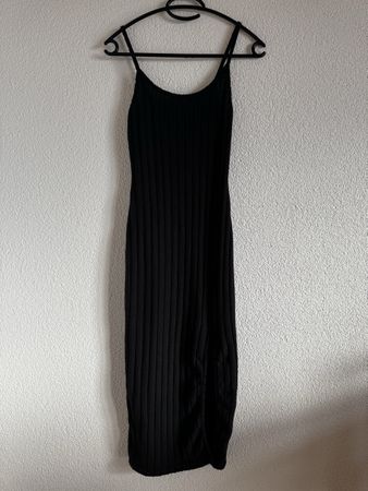 schwarzes Sommerkleid mit Beinschlitz, Grösse 36