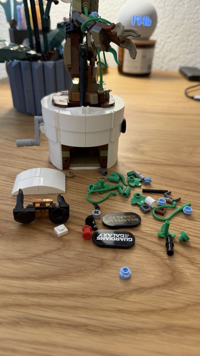 Lego Spielzeuge: Aufgebautes Lego set - Orchidee und Groot – Gebraucht aus St. Gallen von Lxra145 5