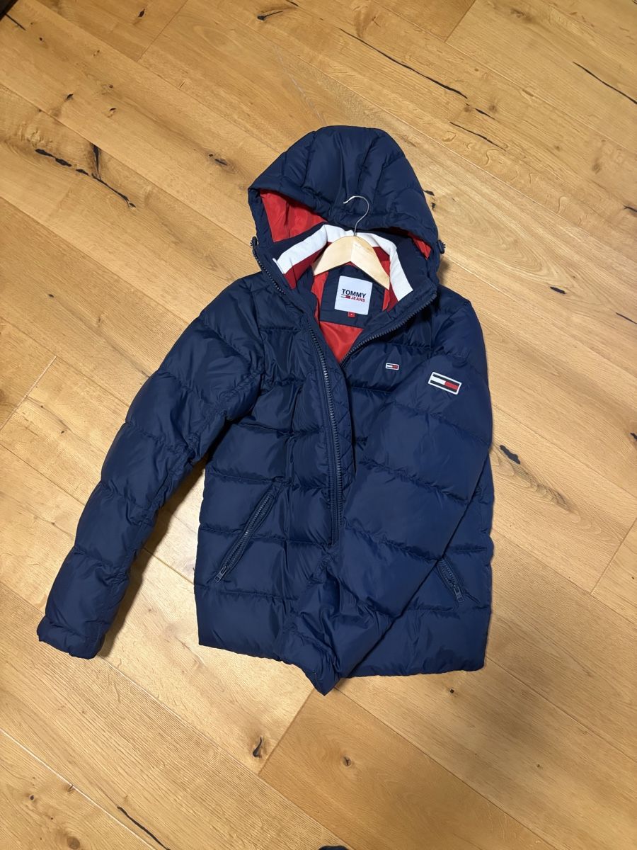 Tommy Hilfiger Jacken: Tommy Hilfiger Winterjacke – Neu (gemäss Beschreibung) aus Schöftland von Ailaer