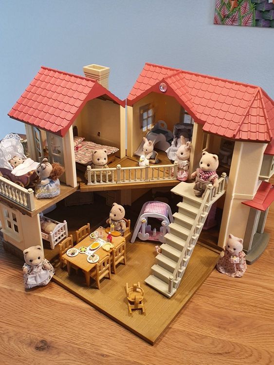 Figurine Sylvanian Families La maison à deux étages de la famille Lapin Caramel