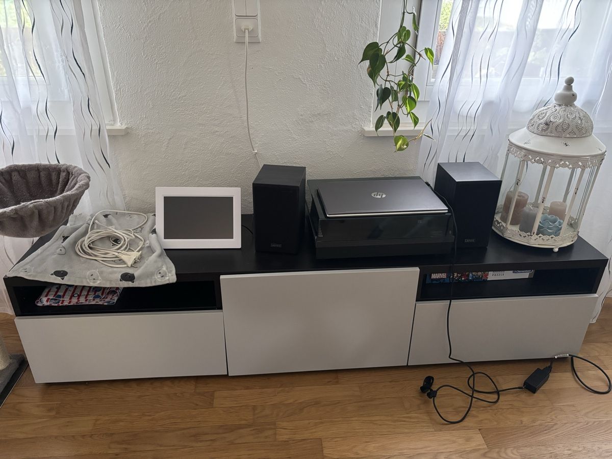 Ikea TV Möbel: TV Bank Besta – Gebraucht aus Hochfelden von lor_xt2h