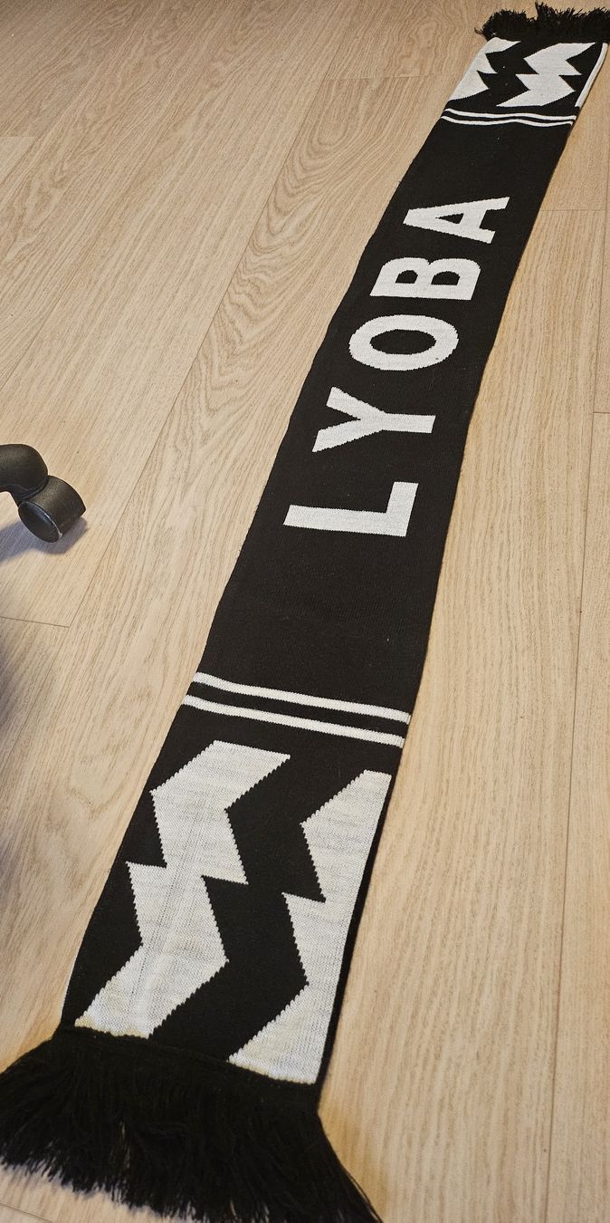 Foulard & Sciarpe: Echarpe LYOBA noire et blanche – Usato da La Joux FR venduto da car_ck96 4