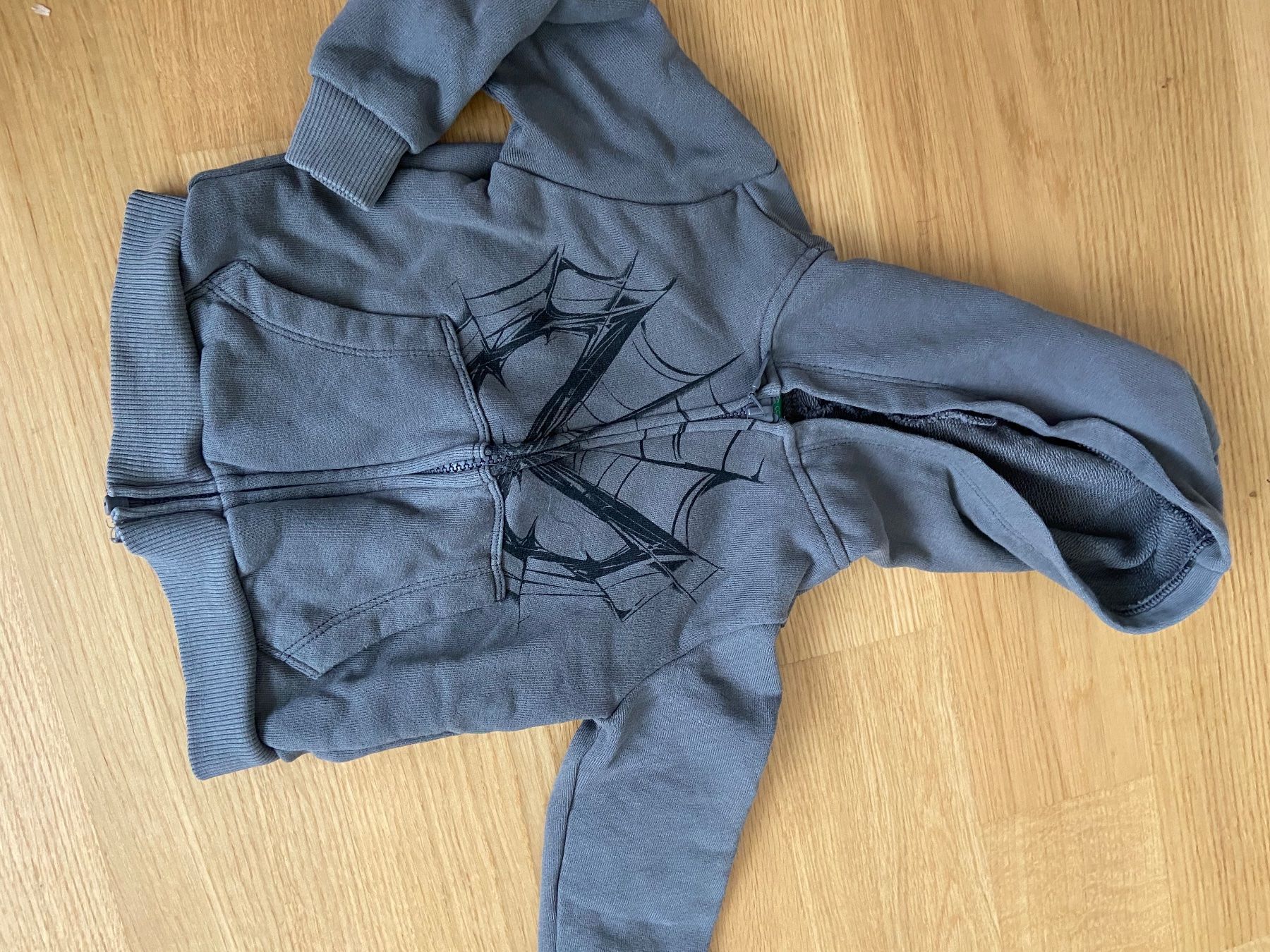Benetton Lotti & Set di vestiti: Benetton Kleiderpaket Trainer Gr 1/80 – Usato da Zollikerberg venduto da Boston1981 2