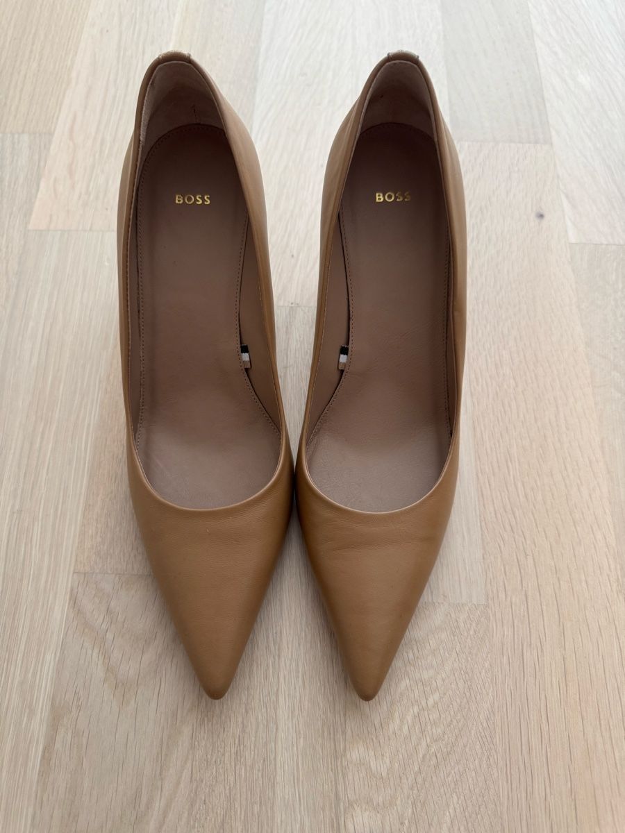 Hugo Boss Chaussures femmes: Damenschuhe Spitz in Leder von BOSS – Neuf avec emballage d'origine à Sulgen par a_fonsi