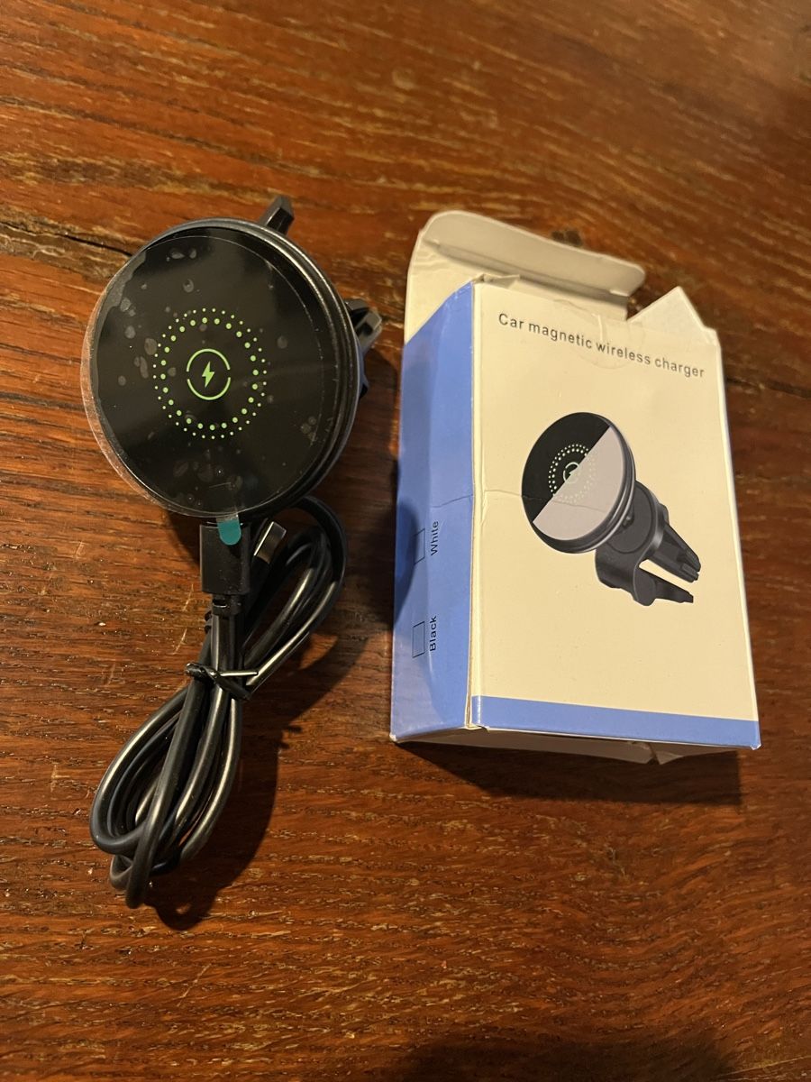 Chargeurs de batterie: Caricatore e supporto wireless magnetico auto – Neuf avec emballage d'origine à Novaggio par Sabi-Pearl