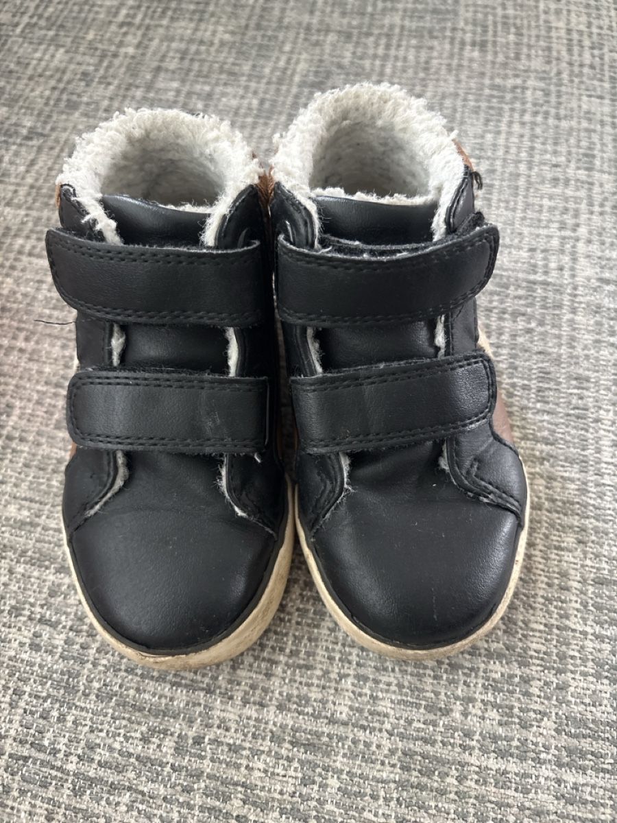 Next Scarpe per ragazzi: Next Winter Schuhe, Gr. 23.5 – Usato da Münchenstein venduto da Miresolese