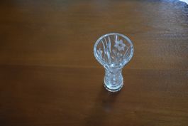 Glasvase mit Blumenmotiv