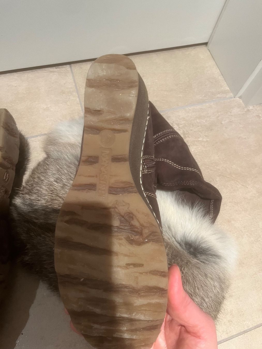 Scarpe da donna: Wildlederstiefel braun Gr. 41 mit Fellbesatz – Usato da Egg b. Zürich venduto da adimoxon 2