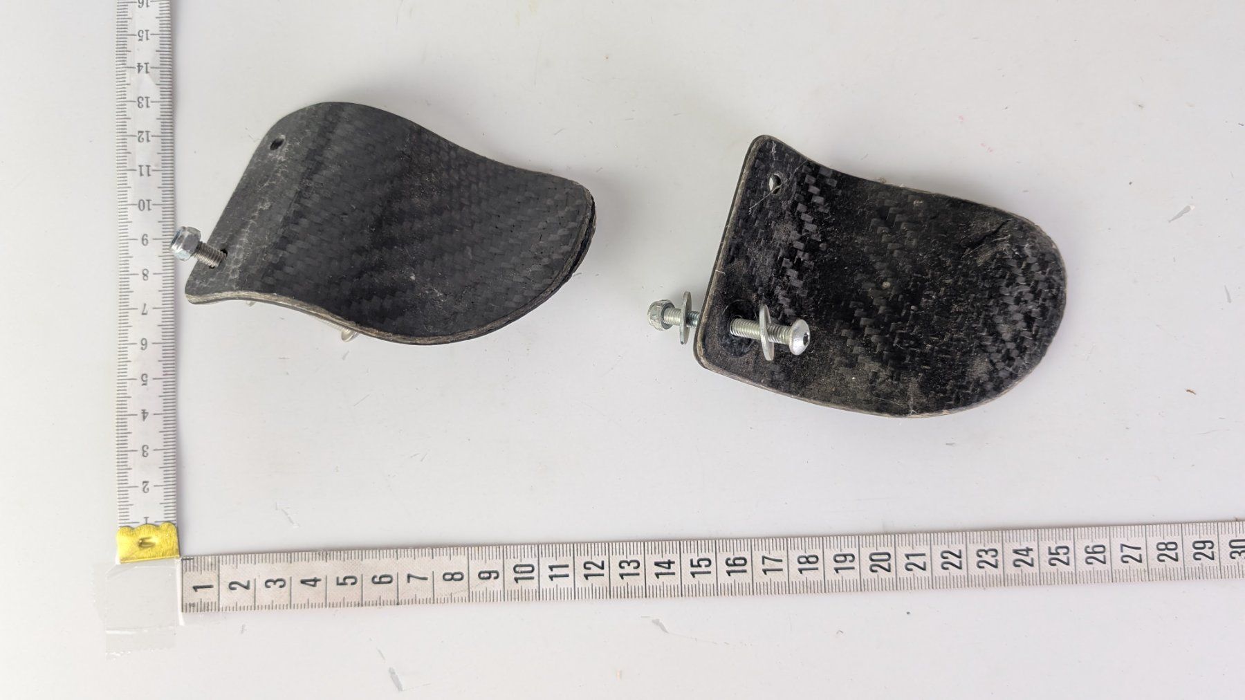 Skateboards: Fly By Hooks fürs Skateboard aus Carbon – Usato da Zürich venduto da axolottchen 3