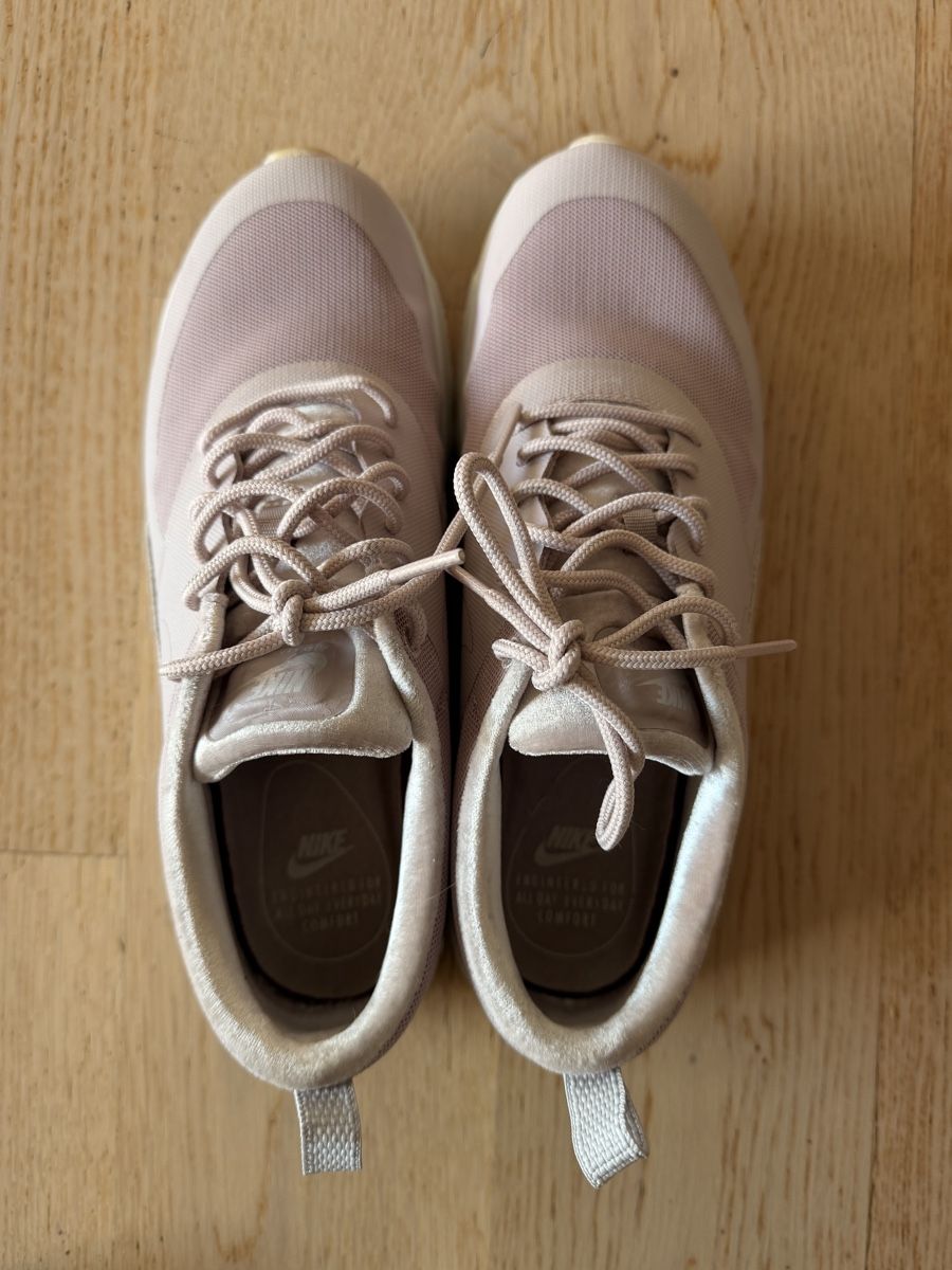 Nike Scarpe da donna: Nike Sneakers Gr. 40 – Usato da Rafz venduto da Schnaeppchen56