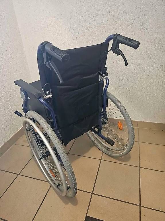 Sedie a rotelle: Leichtgewichtrollstuhl Bison 2 Blue – Usato da Grellingen venduto da Mieschka 4