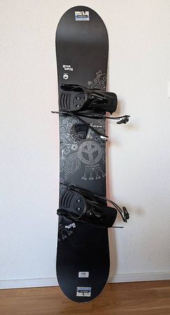 Snowboard (+ Stiefel Gr. 39 bei Bedarf)