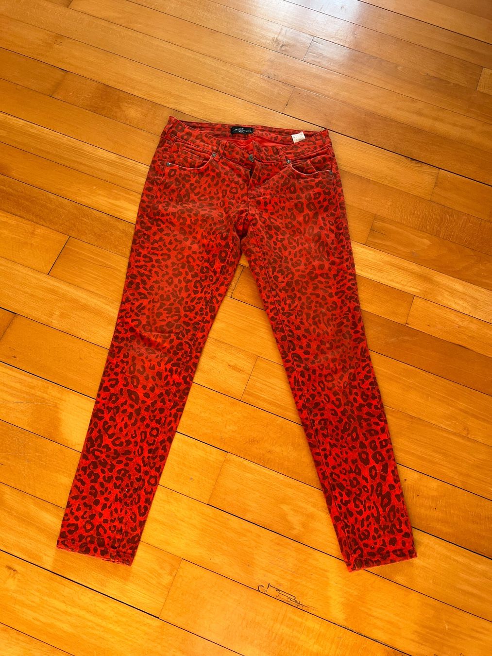 Jeans: Ausgefallene Jeans Leopard-Look Rot Gr. 28 – Gebraucht aus Therwil von Mucjing 3