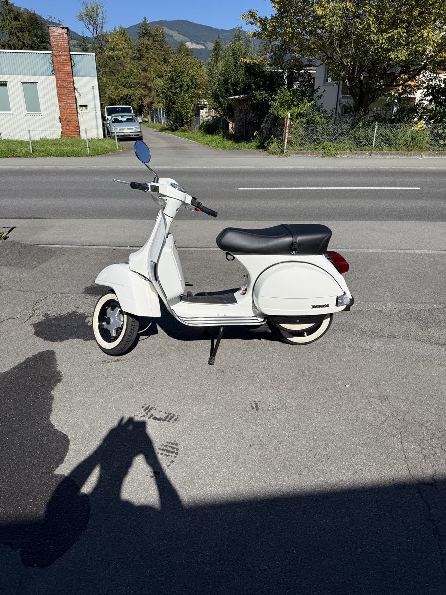 Vespa Scooters: Vespa PX 125 mit nur 644km – Gebraucht aus Giswil von -Vespa-