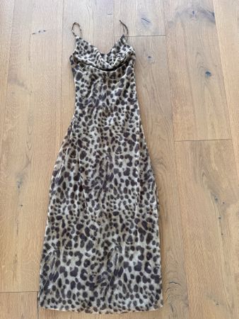NEU Zara Leoprint Tüllkleid mit Wasserfallausschnitt Gr. S