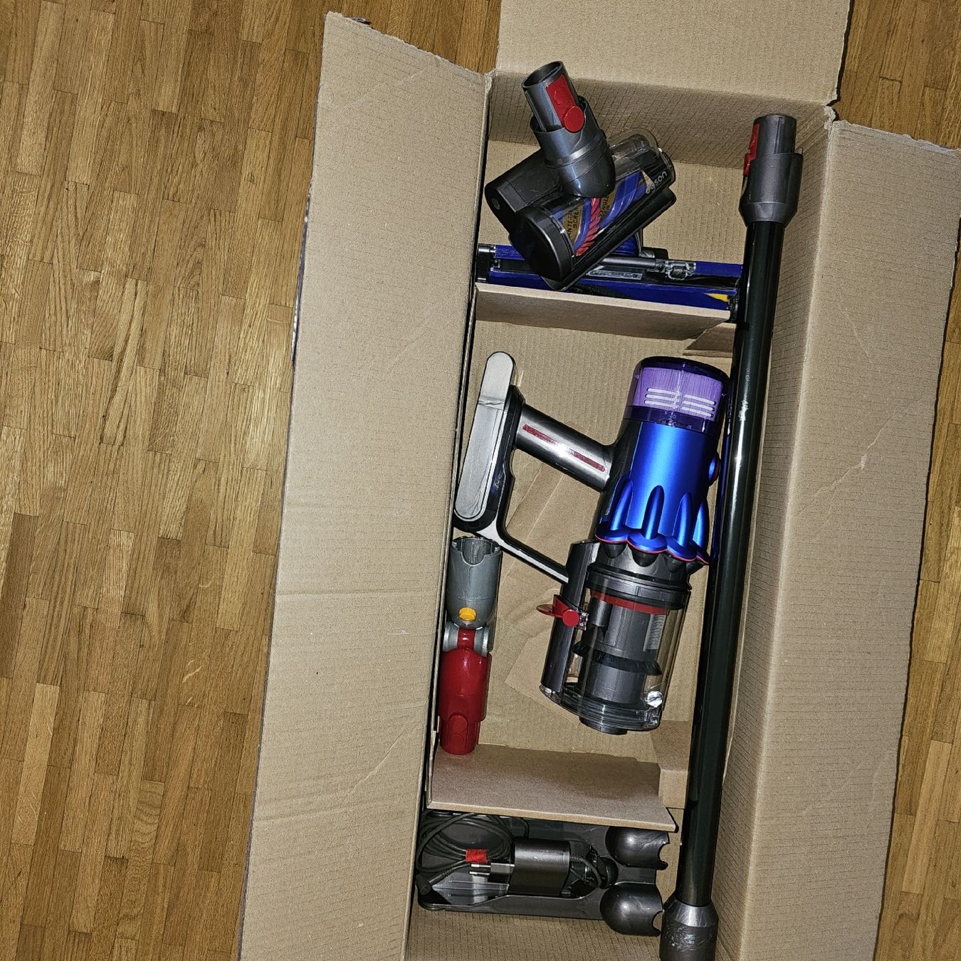 Dyson Aspirapolveri & Accessori: Dyosn v12 Neuf de  1 Chf – Nuovo (secondo la descrizione) da Plan les ouates venduto da Braun_charly 2