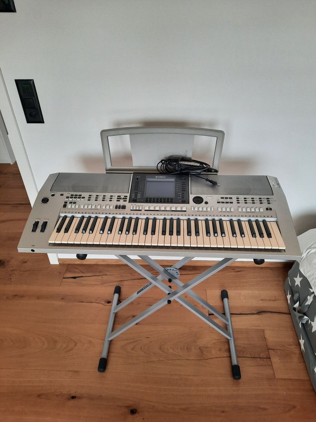 Yamaha Strumenti musicali: Yamaha Keyboard PSR-S700 mit Ständer & Netzteil – Usato da Altnau venduto da willpower71 7