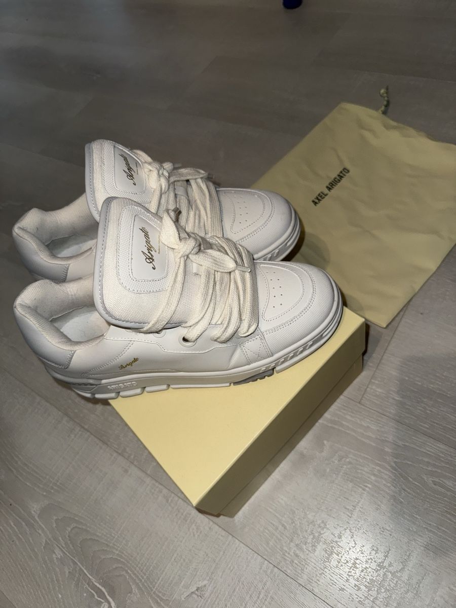 Axel Arigato Chaussures hommes: Axel Arigato Trainers – D'occasion à Spiez par chrisval212