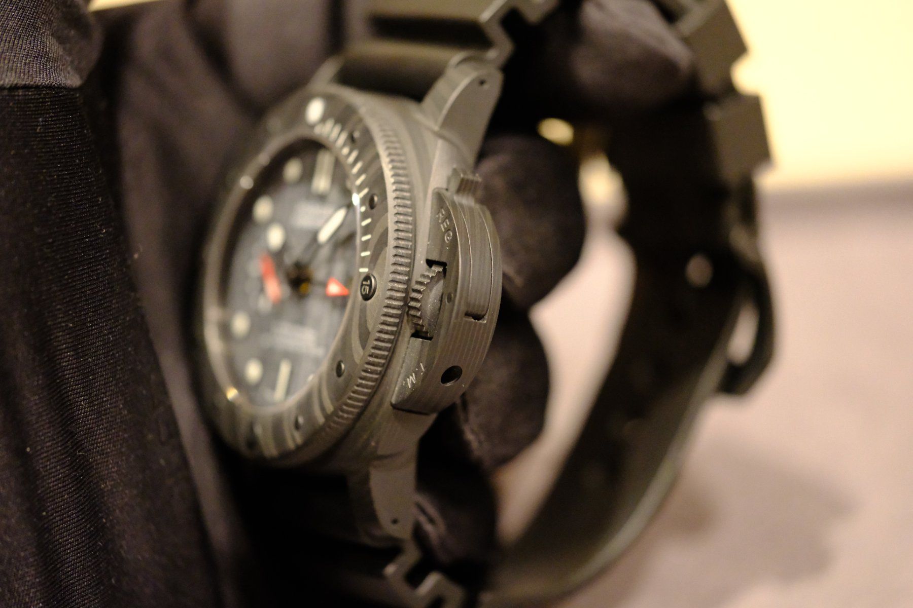Panerai Orologi: Panerai Luminor Luna Rossa – Nuovo (secondo la descrizione) da Zermatt venduto da Schindler_Zermatt 1