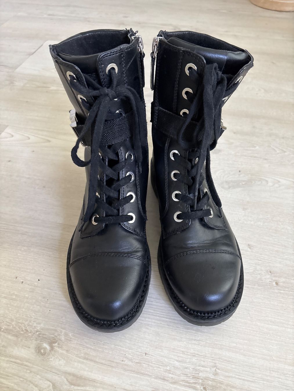 Guess Chaussures femmes: Guess Stiefeletten Boots 38 – D'occasion à therwil par ayumi991 1
