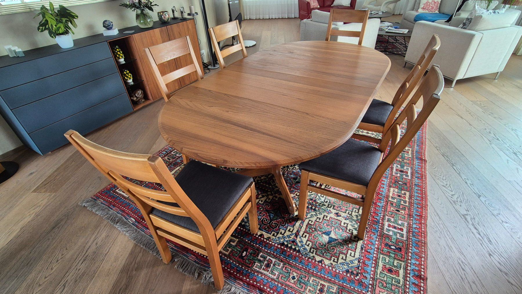 Set di tavolo e panche: Esstisch verlängerbar plus 6 Stühle – Usato da Wetzikon ZH venduto da jue_yx9w