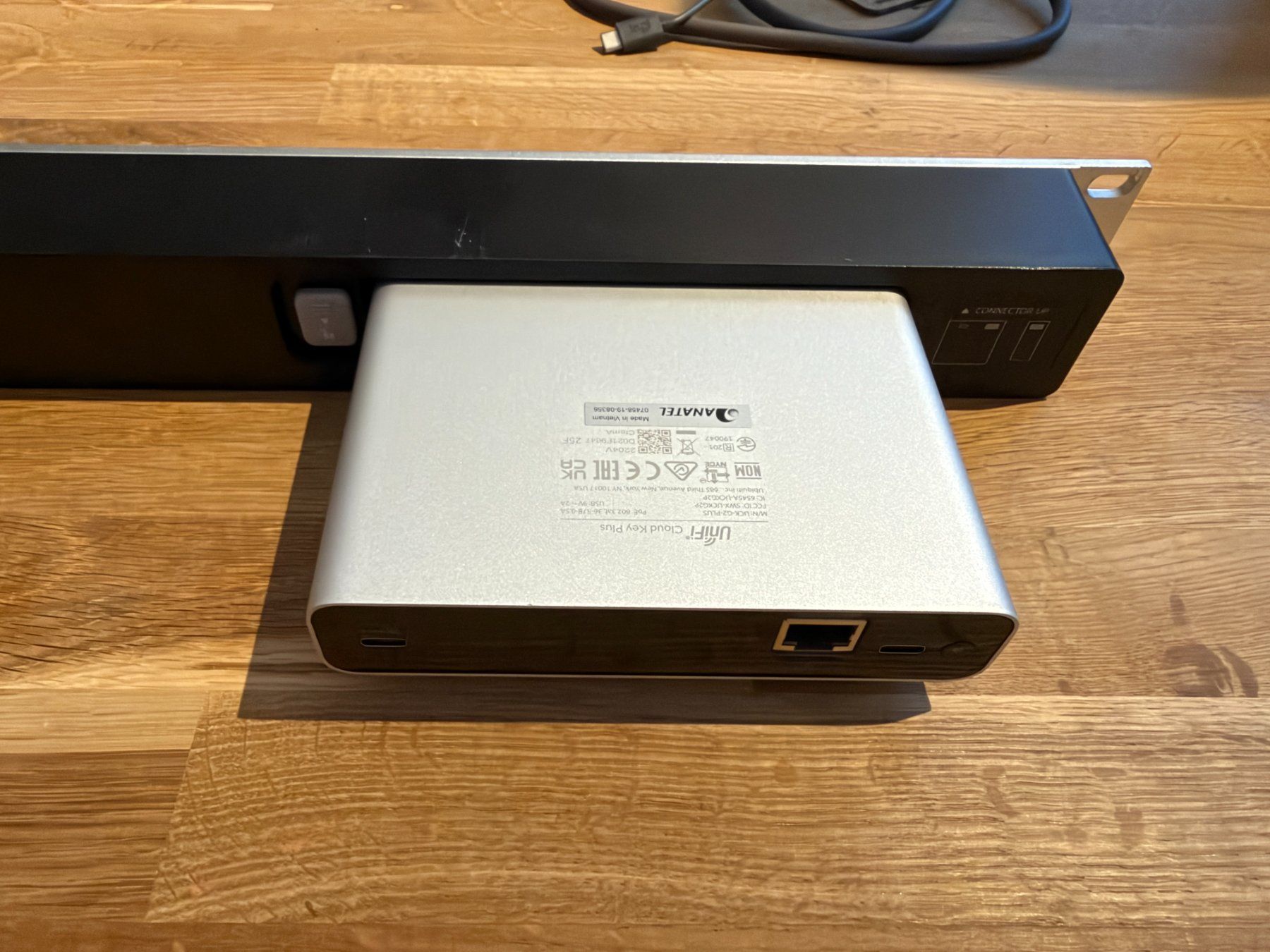 Ubiquiti Server: Ubiquiti UniFi Cloud Key Gen2 Plus inkl. Rack Mount – Gebraucht aus Neerach von Afi83 4
