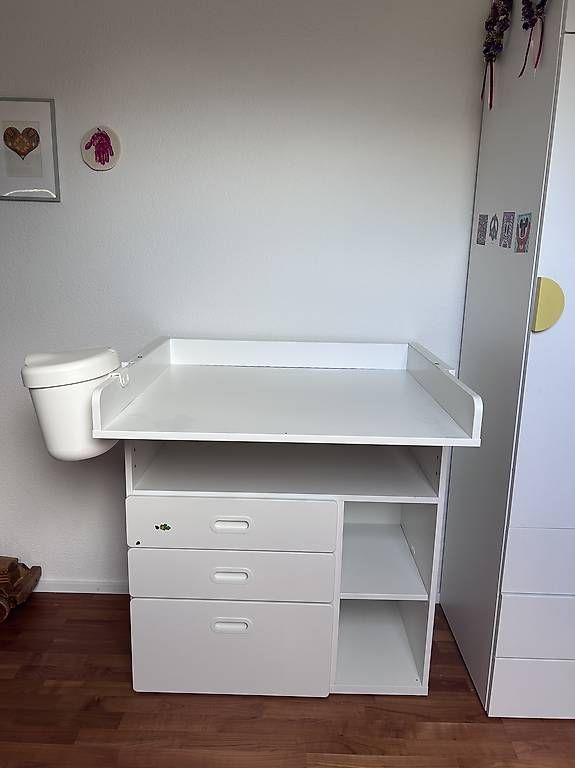Ikea Wickeltisch & Zubehör: Wickeltisch Ikea Smastad – Gebraucht aus Freienstein von fra_l6vj