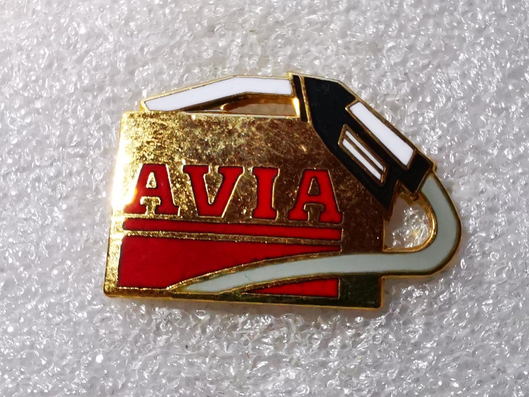 Placchette & Badge: Ansteckpin 51: Avia – Usato da Oppligen venduto da Pin-Fall-Shop