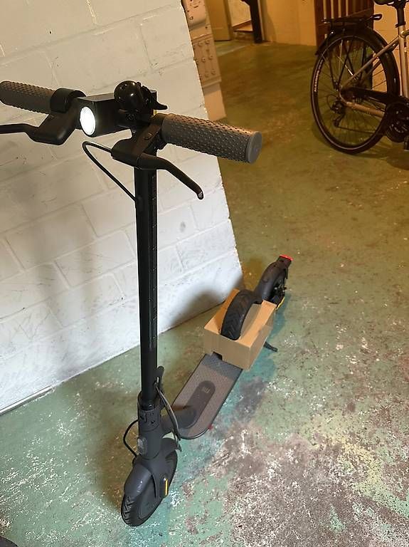 Scooter: Xiaomi Mi Electric Scooter – Usato da Riehen venduto da Paiwi 2