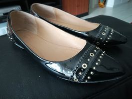 Chaussures laquées noires, pied large