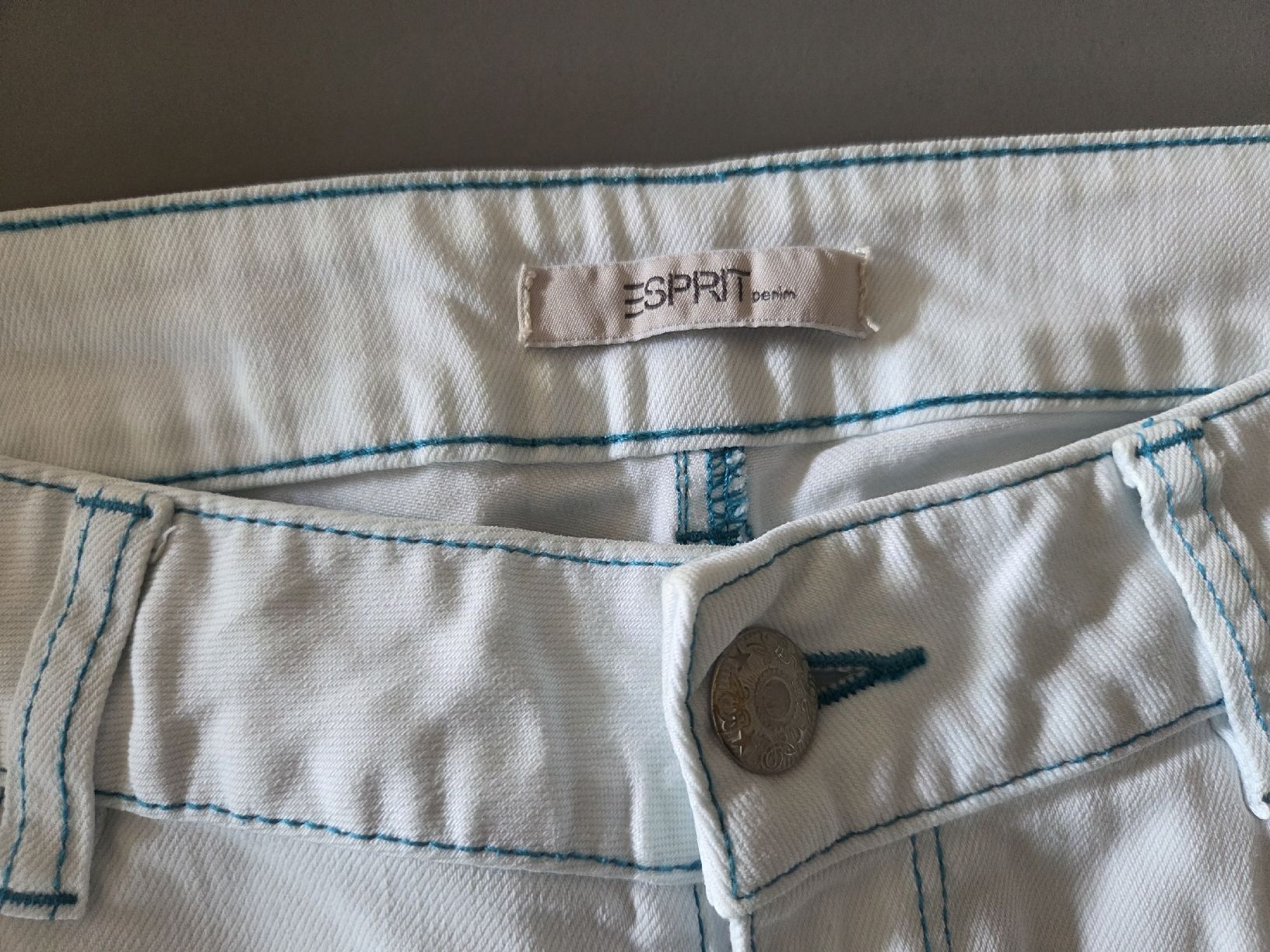 Esprit Pantaloni: Esprit Denim Damen Shorts Grösse 40 – Usato da Hünenberg See venduto da Atsemet 1