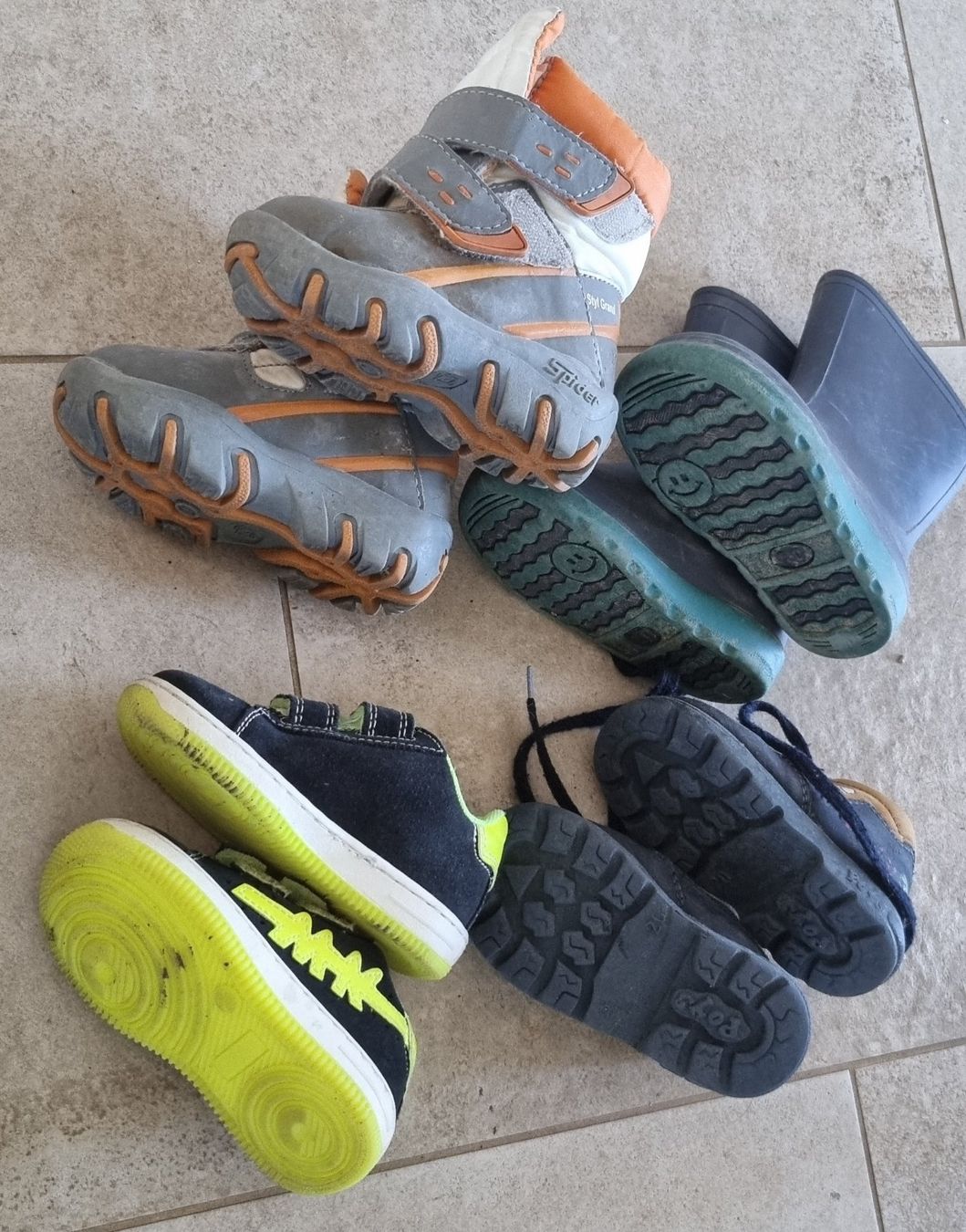 Scarpe per ragazzi: 4xSchuhe gr.20 – Usato da Grossdietwil venduto da GNOM313 1