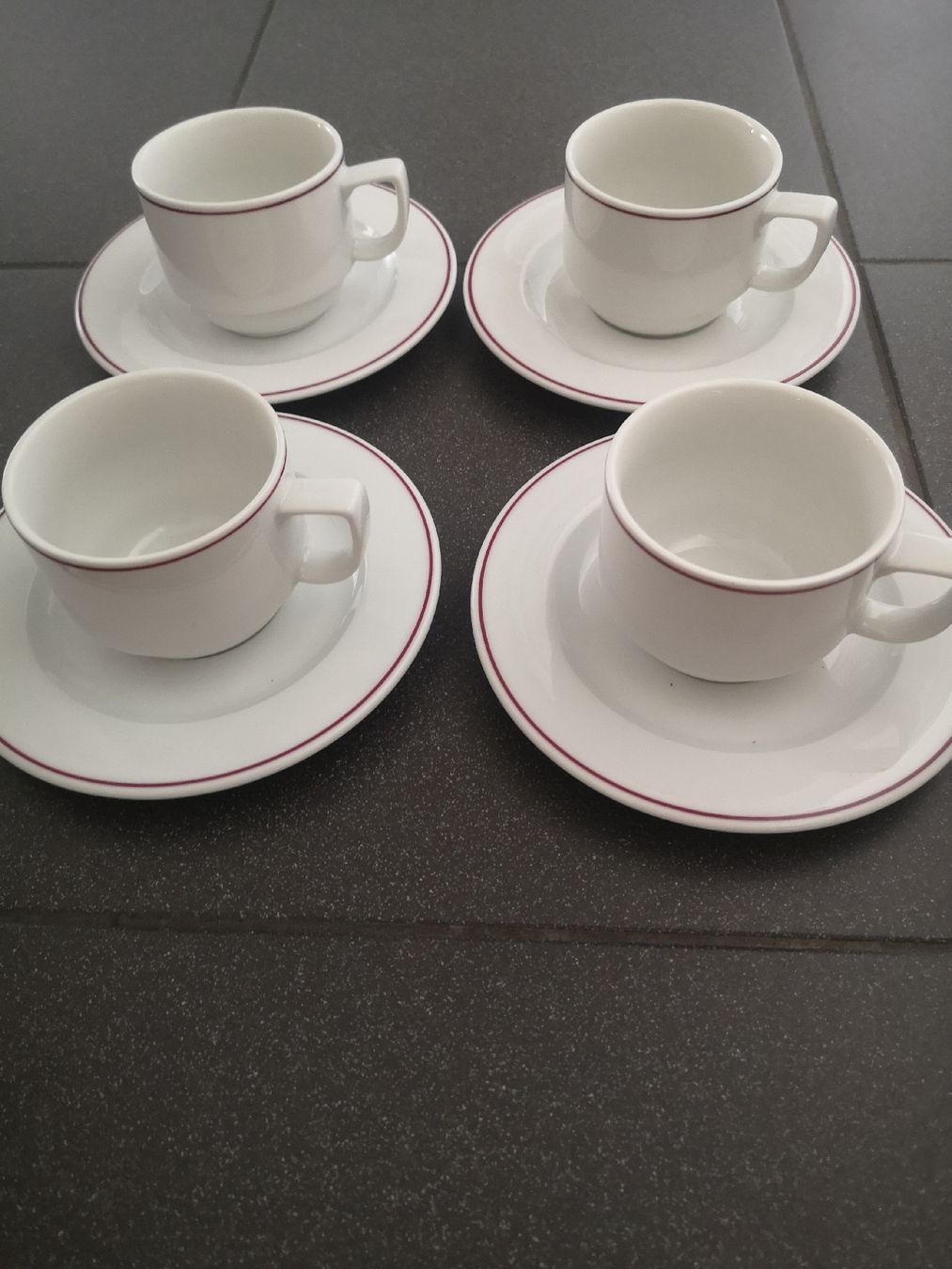 Set di piatti: Schweizer Langenthal Kaffeetassen und Teller – Nuovo (secondo la descrizione) da Dietikon venduto da aro_mr6l