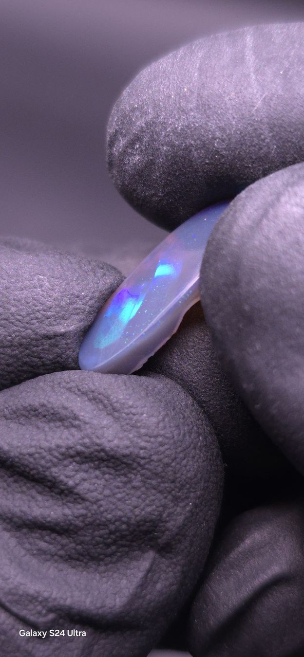 Pietre preziose: Lightning Ridge Opal 2.21ct – Electric Blue Flash – Nuovo e nell'imballaggio originale da Flüh venduto da OpalSmile_CH 2