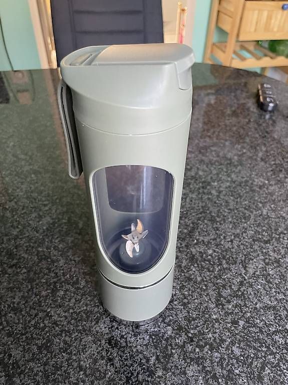 Appareils de cuisine: Akku Mixer mit Trinkbecher – Neuf avec emballage d'origine à ossingen par franco057