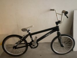 Vélo BMX Crupi taille pro