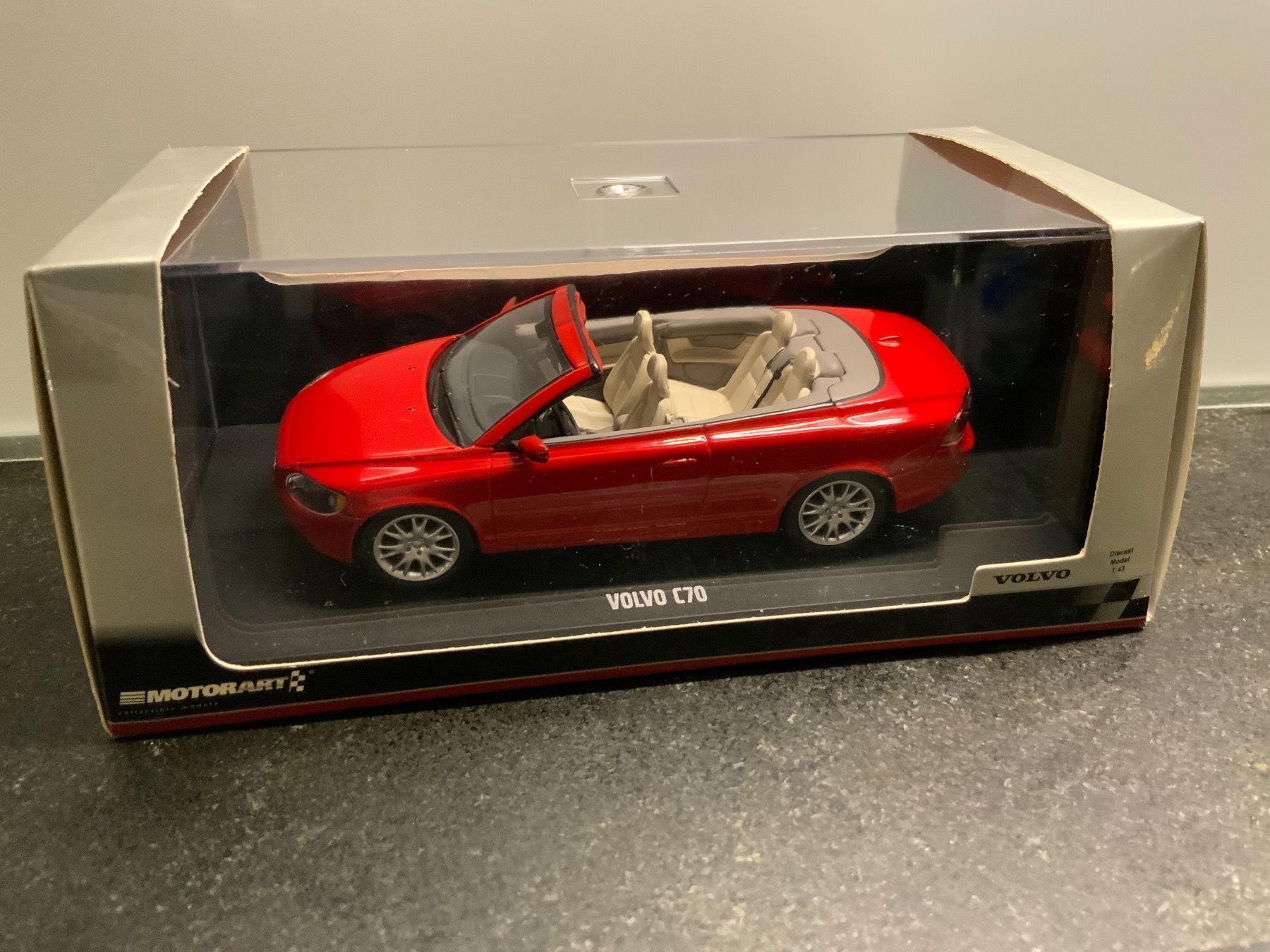 Volvo Modellini d'auto: VOLVO C70 im Massstab 1:43 – Nuovo e nell'imballaggio originale da Erlenbach im Simmental venduto da Model_box