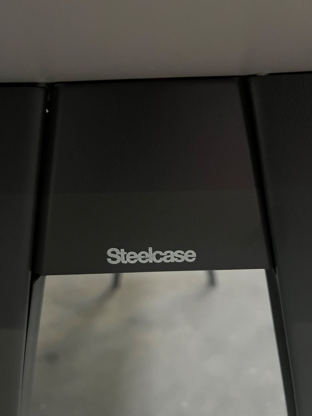 Steelcase Tische: 060 STEELCASE Stehtisch – Gebraucht aus Wangen an der Aare von TBYN 4