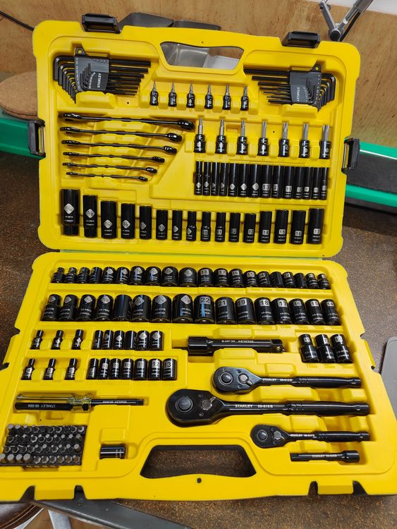 STANLEY Wartungskoffer 119-teilig - Mit Ratsche, Schraubendreher & Wasserwaage - STMT72986-1 Aluminium