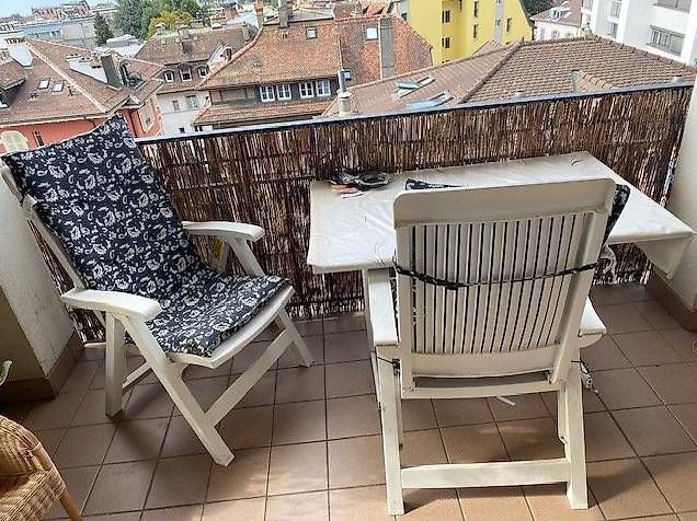 Set di tavolo e panche: 1 table de terrasse et 4 chaises – Usato da Lausanne venduto da fif_8dgg 1