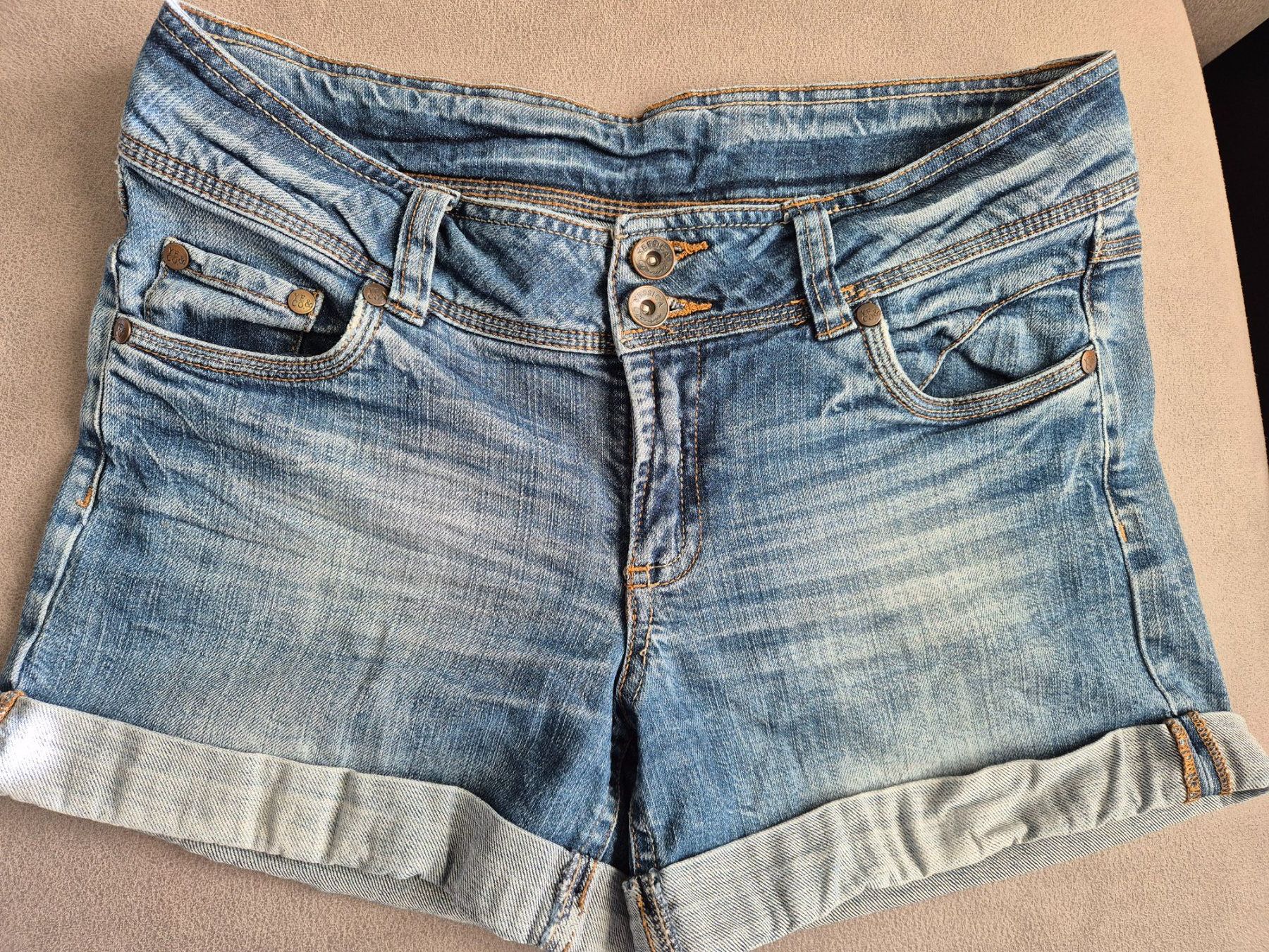 Jeans: 2 Jeanshose kurz Gr.38 – Usato da Abtwil SG venduto da Delfine5 5