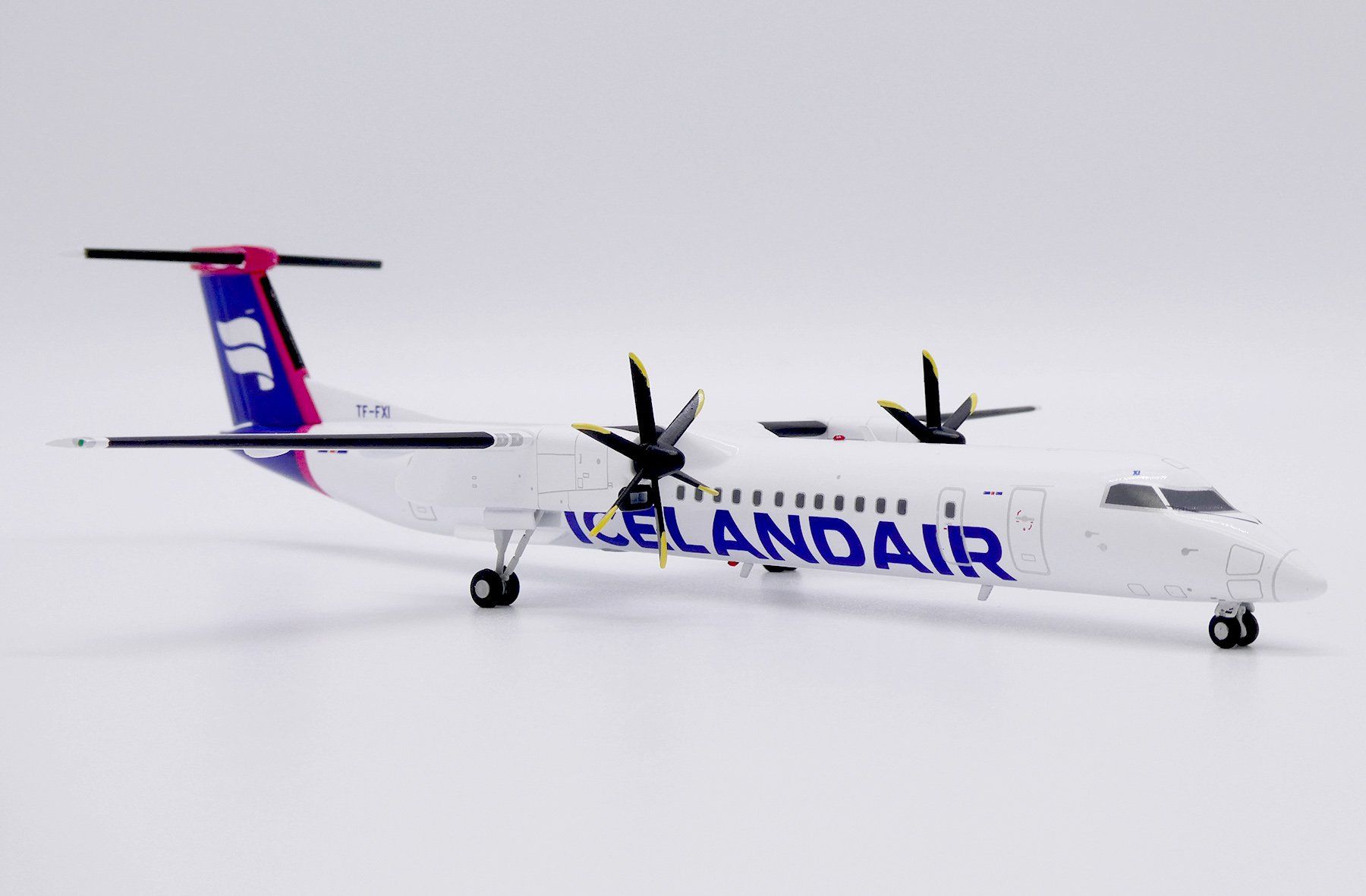 Kit di modellismo & Modellini statici: DASH 8-Q402 ICELANDAIR – Nuovo e nell'imballaggio originale da Morges venduto da iljamuromez 3