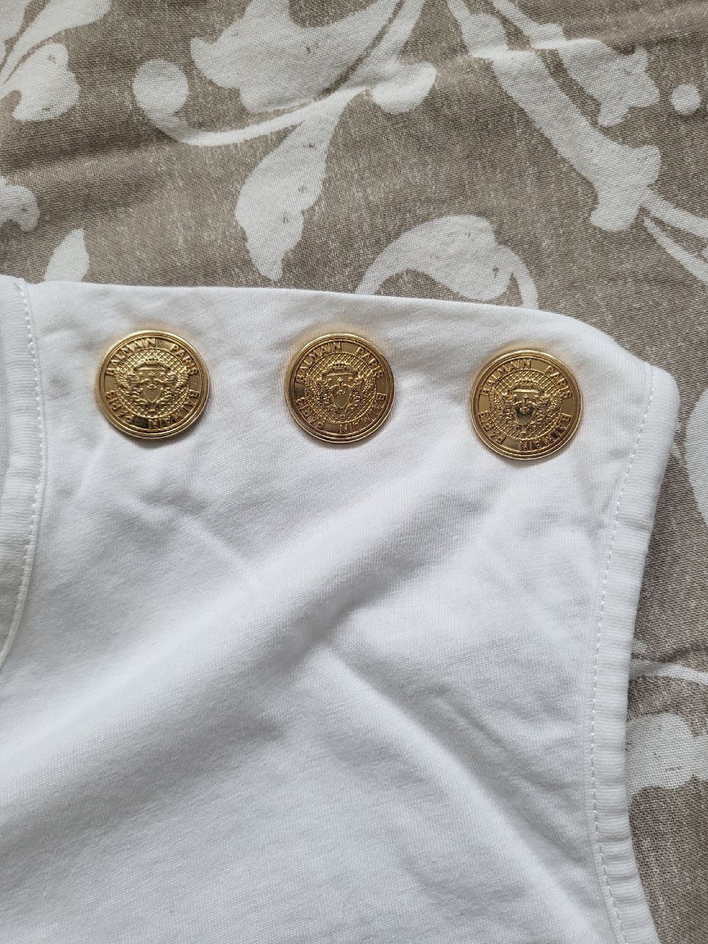 Balmain T-shirt: Balmain Paris white T-shirt,  Size L – Usato da Sarmenstorf venduto da zuz_q5kq 4