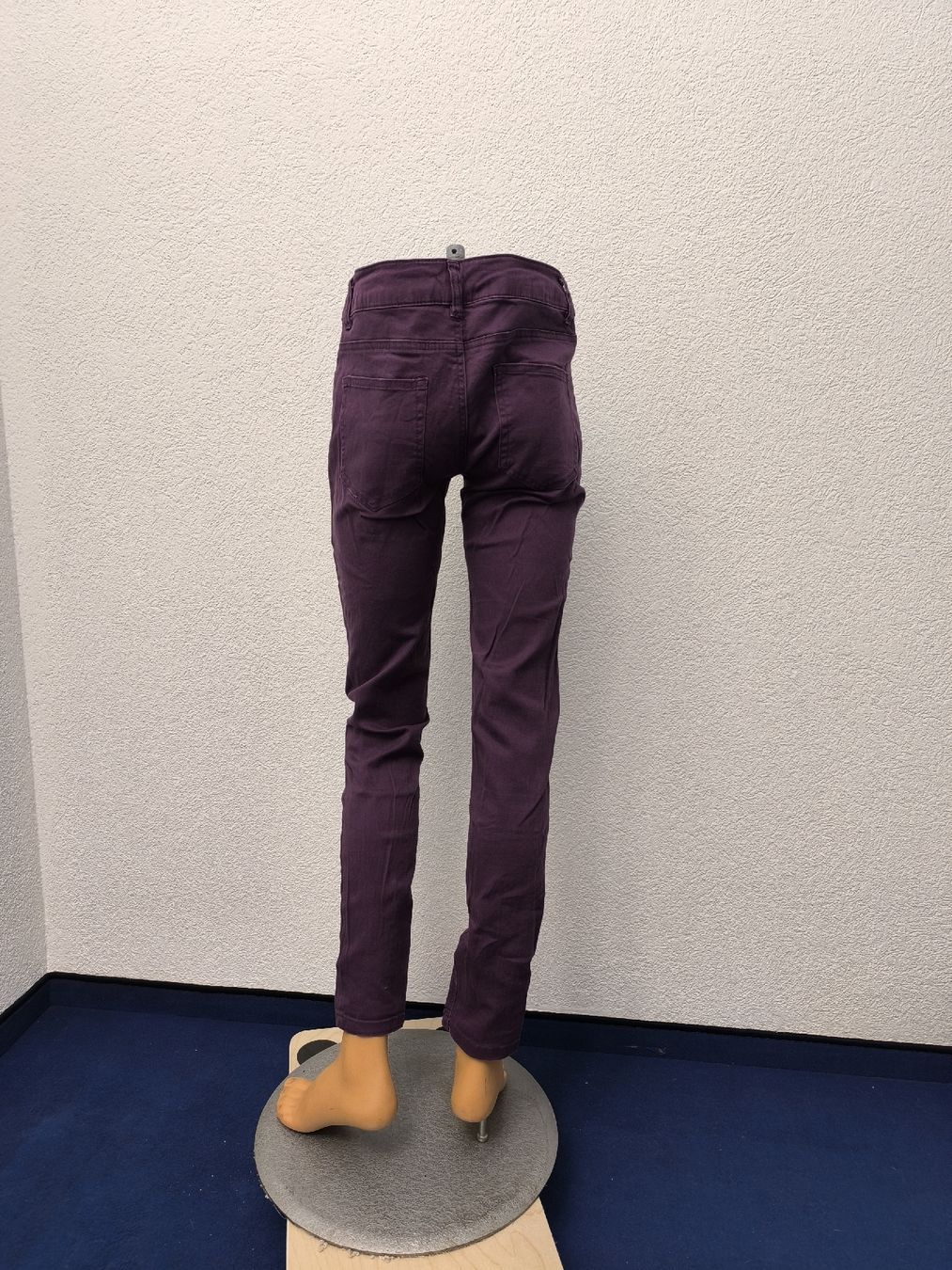 Pantaloni: Violette Hose von Fishbone - Gothic, Punk, Emo – Usato da Fischbach LU venduto da BuBri
