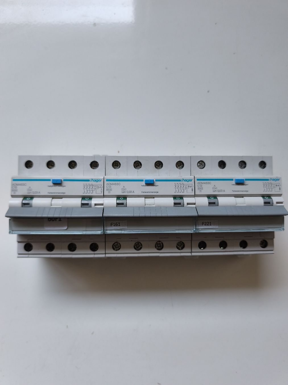 Hager Componenti elettronici: Hager FI-LS 4-polig C13 30mA  – Usato da Balterswil venduto da RequireQuagmire