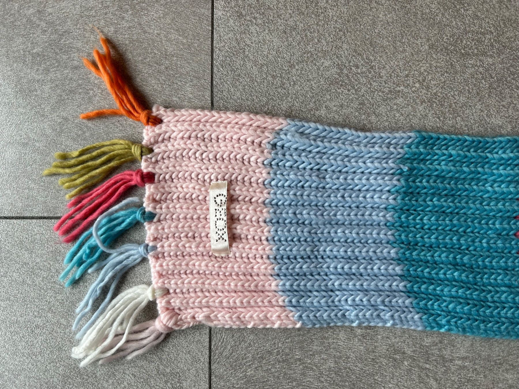 Altro abbigliamento per bambina: weicher Schal 20 x 150 cm – Usato da Arbedo venduto da nadia1973 1