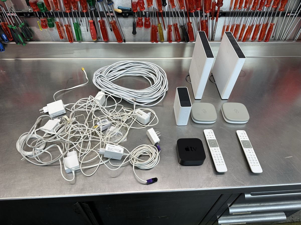 Swisscom Audio- & Mediensysteme: Swisscom Internet-Box 3 und WLAN-Box 2 Set mit Apple TV – Gebraucht aus Schwende von weesli
