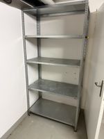 Stabiles Regal aus Metall, perfekt für Garage/Keller