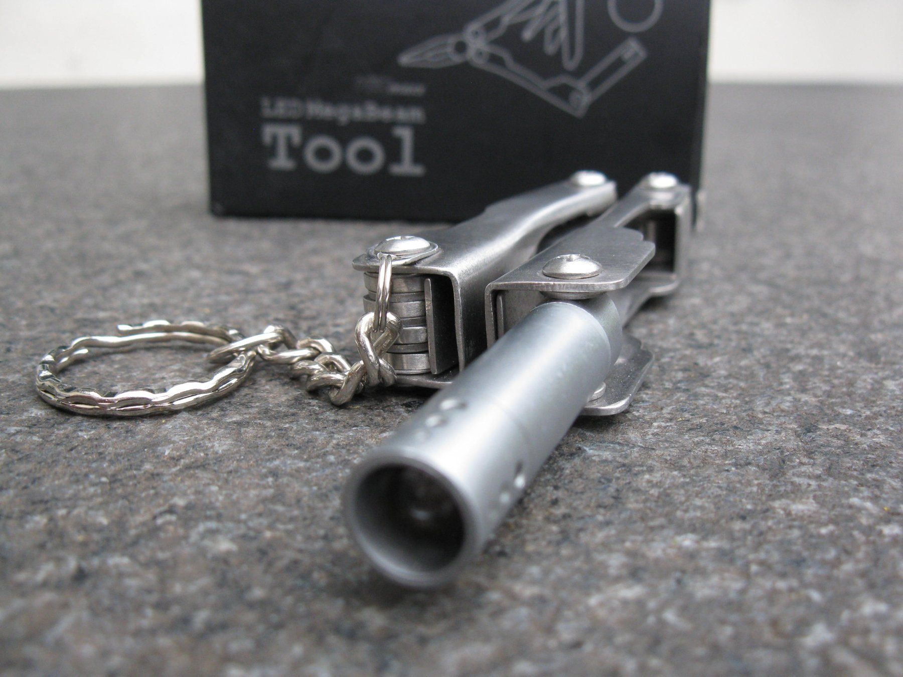 Schlüsselanhänger & - bänder: Multi-Tool Taschenmesser mit Zange und Lampe – Neu und originalverpackt aus Hittnau von Mares8335 2