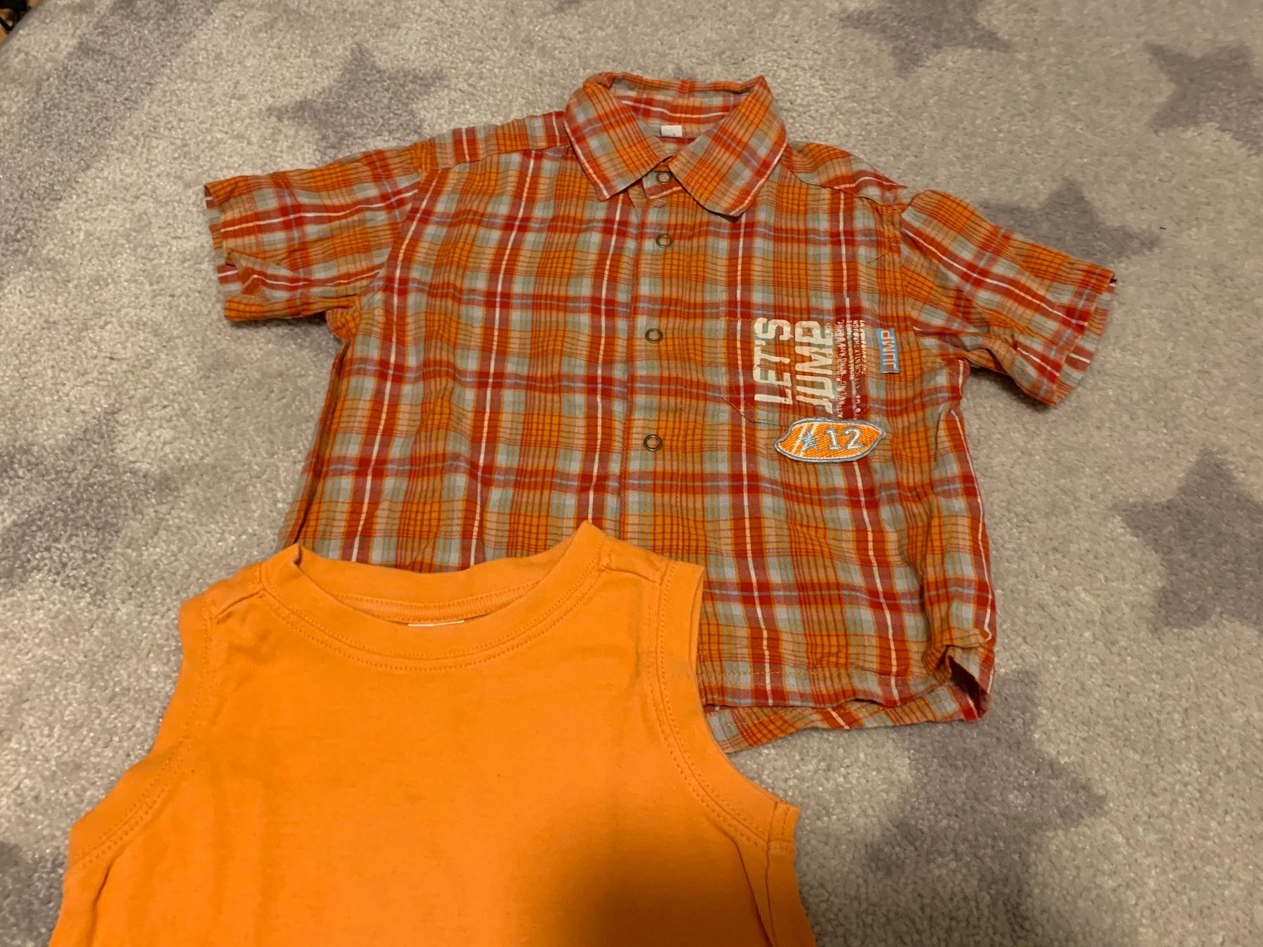 Camicie, T-shirt & Polo: 2 Hemden + 2 Unterleibchen Gr.98 – Usato da Kreuzlingen venduto da jamie45 1